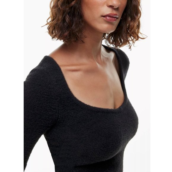 Aritzia Sweaters - Artizia Sweetheart Hush Knit Sweater